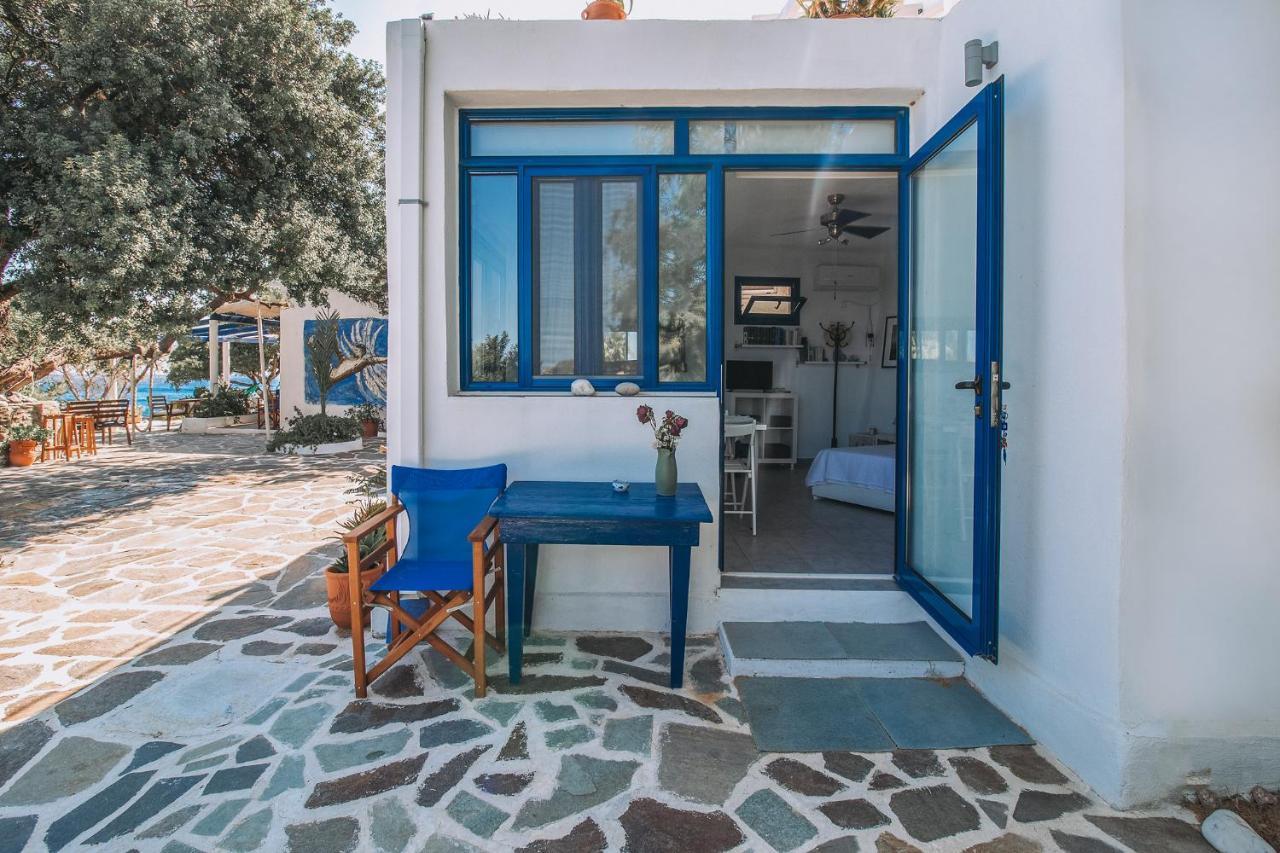 Agriolykos Pension Agios Kirykos  Exterior photo